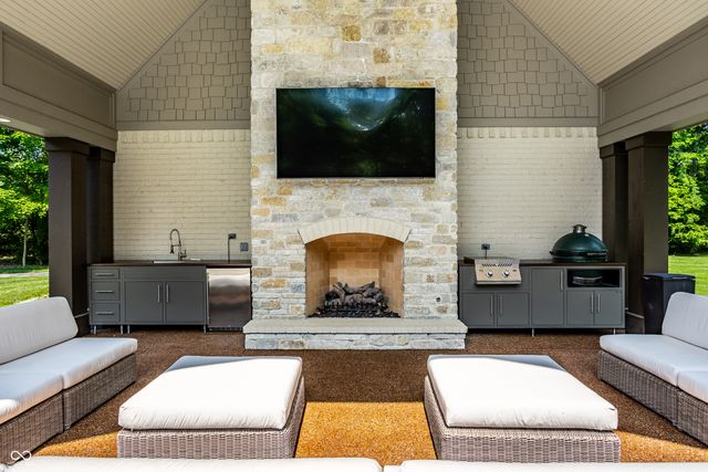 $2,500,000 | 4242 Watson Rd, Greenwood, IN 46143