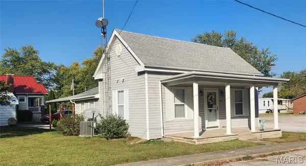 $90,000 | 215 East First Street, Ellis Grove, IL 62241