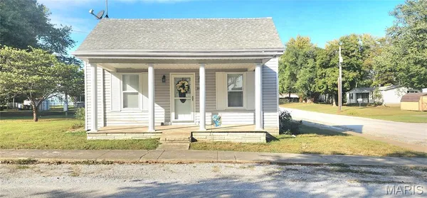 $90,000 | 215 East First Street, Ellis Grove, IL 62241