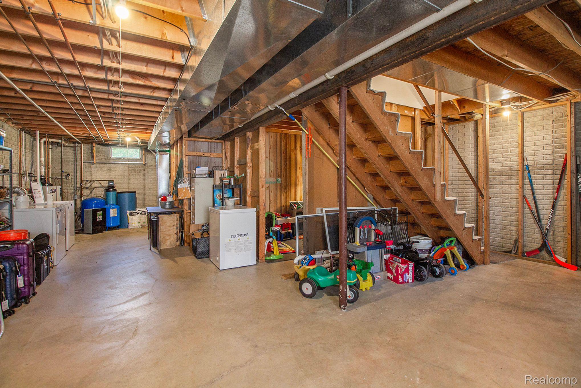 2749 Carpenter Road Lapeer, MI 48446 - Photo 18 of 37 Gallery Image 18