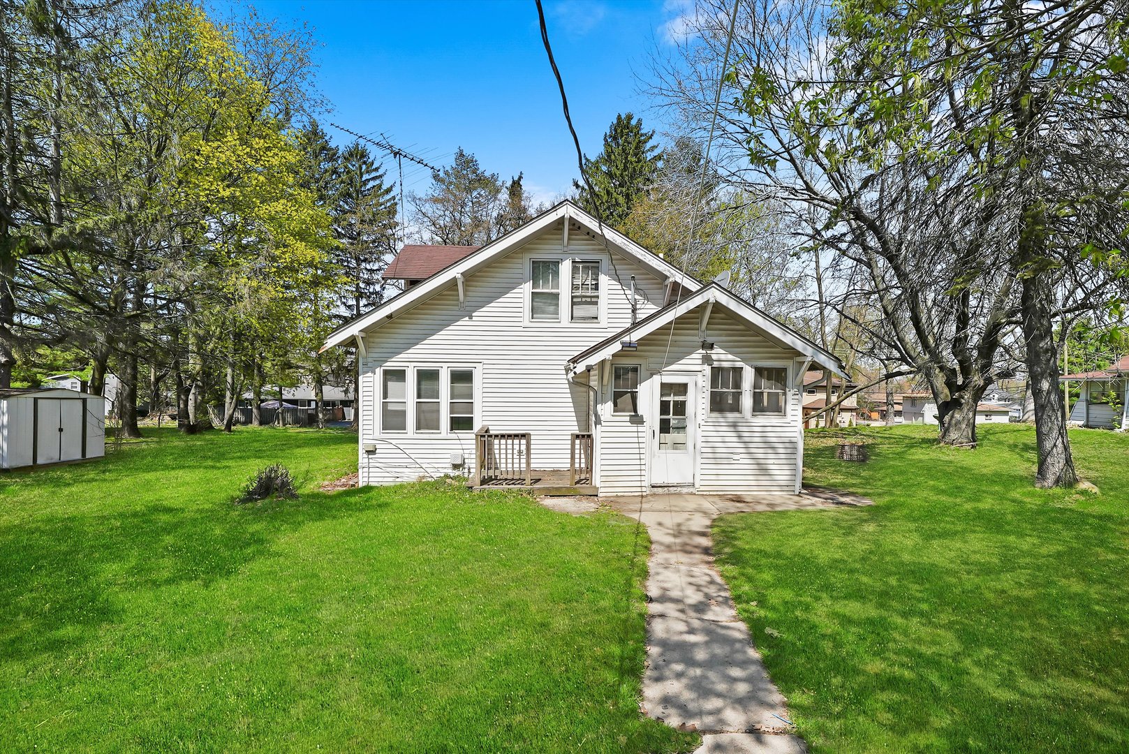 2405 North Club Road McHenry, IL 60051 - Photo 1 of 25 a house that is sitting in the grass