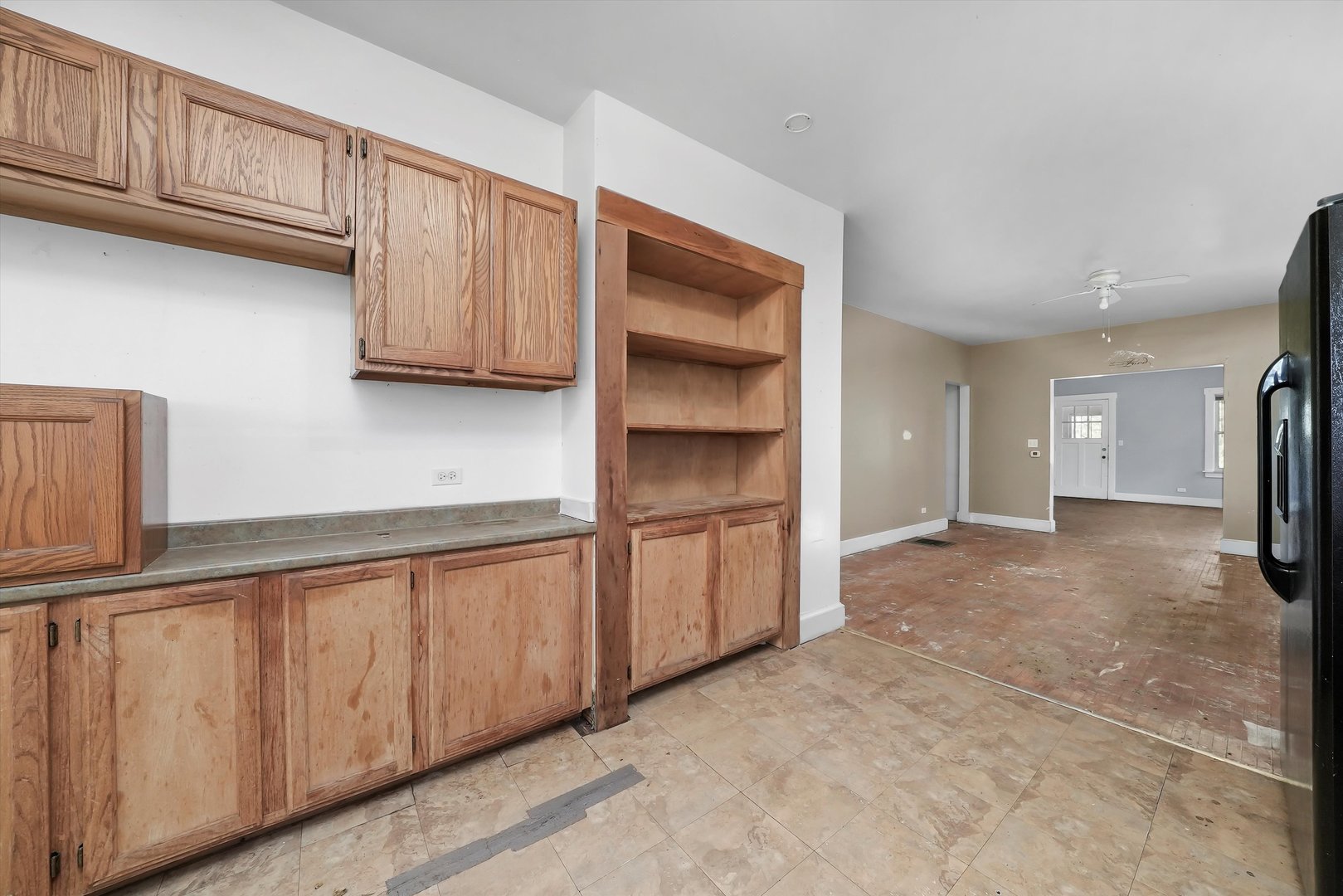 2405 North Club Road McHenry, IL 60051 - Photo 15 of 25 a view of a kitchen with cabinets