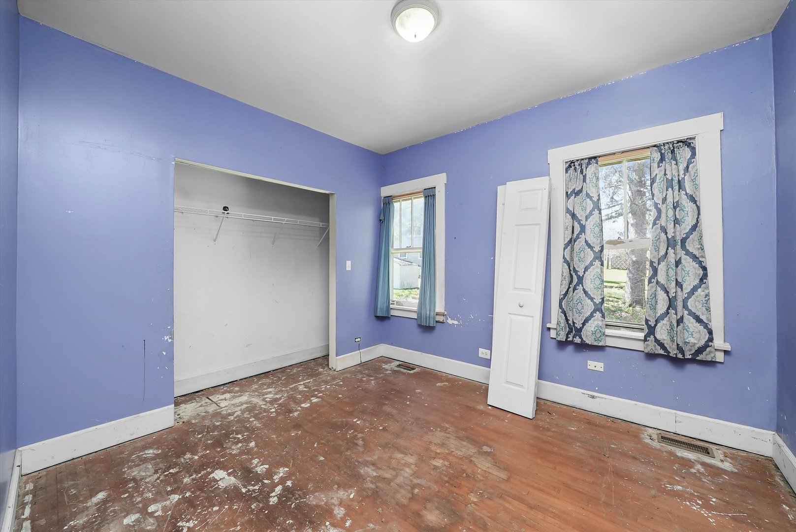 2405 North Club Road McHenry, IL 60051 - Photo 21 of 25 an empty room with windows and closet