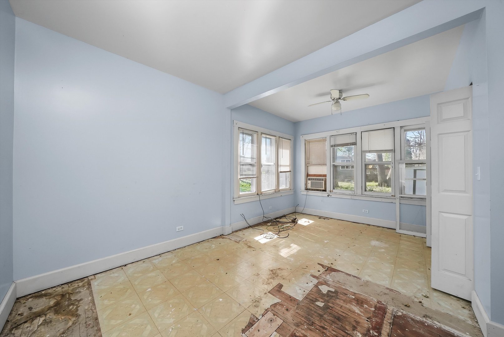 2405 North Club Road McHenry, IL 60051 - Photo 22 of 25 a view of an empty room with a window