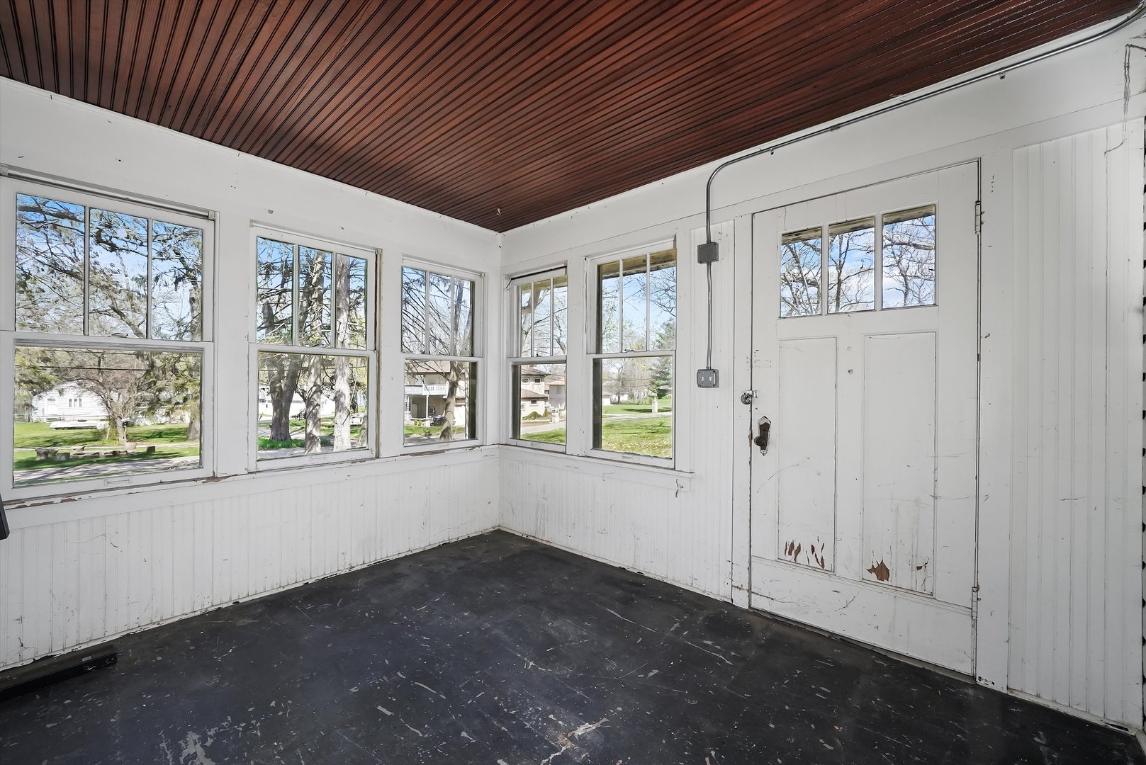 2405 North Club Road McHenry, IL 60051 - Photo 23 of 25 a view of an empty room with a window