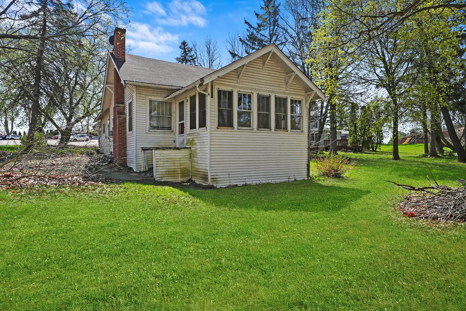 2405 North Club Road McHenry, IL 60051 - Photo 5 of 25 front view of house with a yard