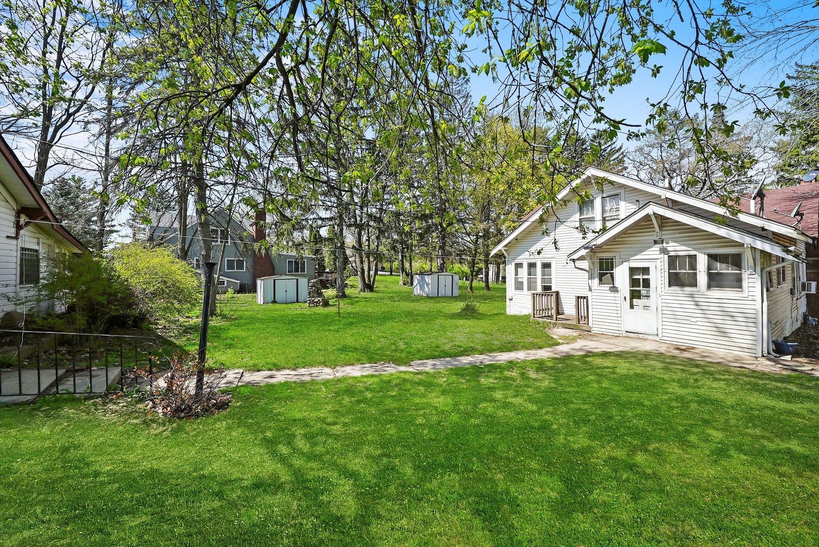 2405 North Club Road McHenry, IL 60051 - Photo 6 of 25 a front view of a house with a yard