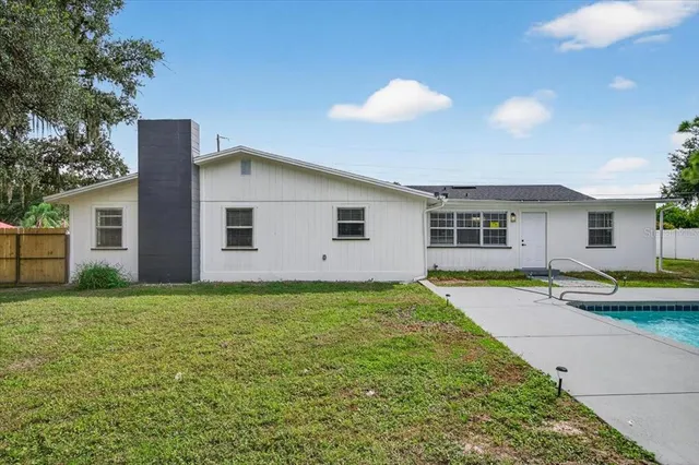a view of a house with a backyard