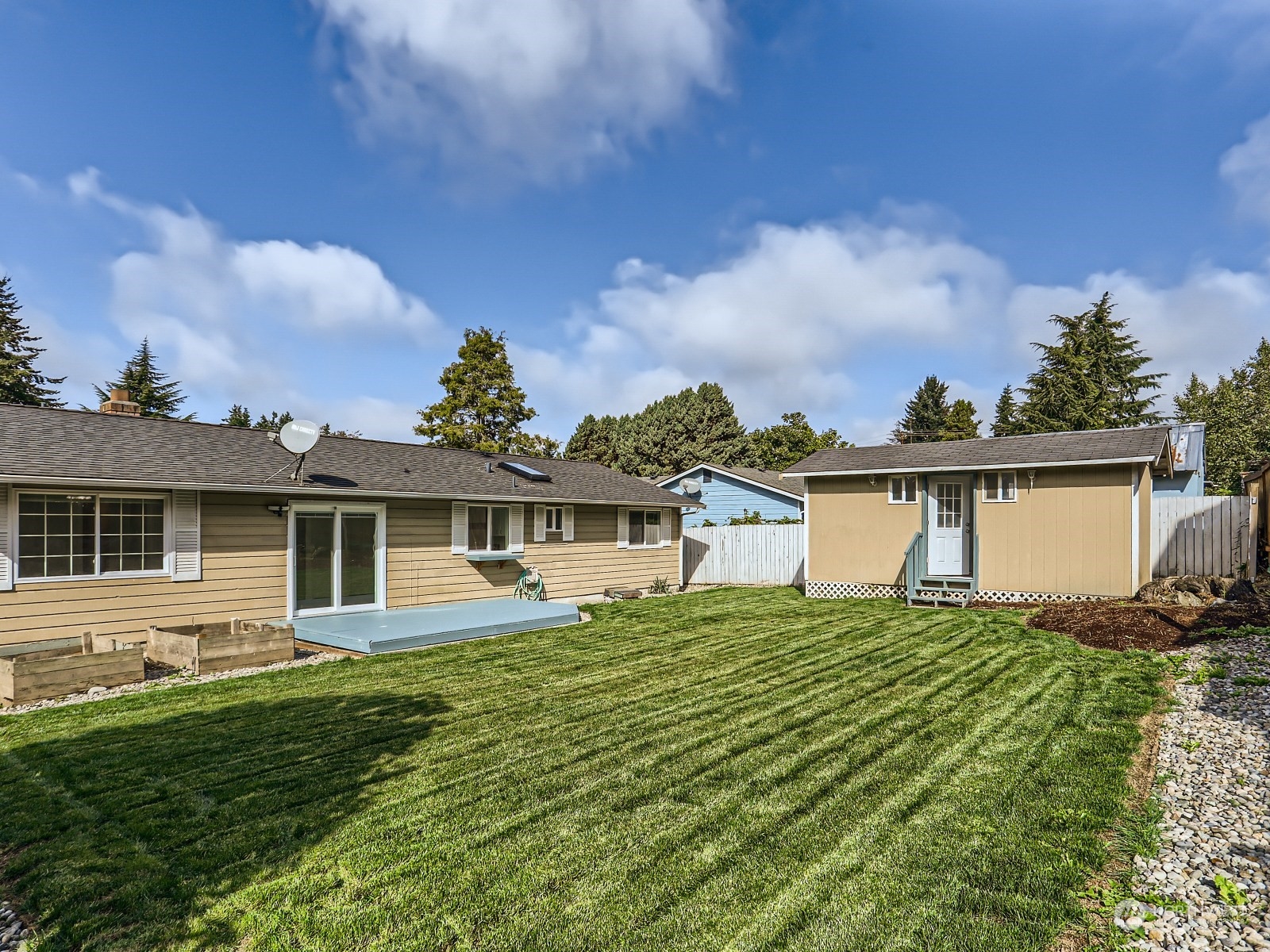 9211 3rd Place Southeast Everett, WA 98208 - Photo 20 of 20 front view of a house with a yard