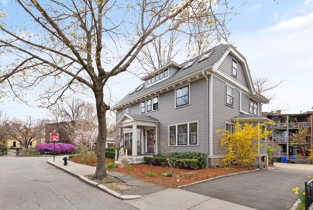 12 Toxteth Street Brookline, MA 02445 - Photo 1 of 37 Gallery Image 1