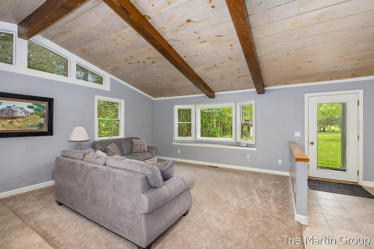 6610 Riga Avenue Northeast Rockford, MI 49341 - Photo 6 of 50 Living Room