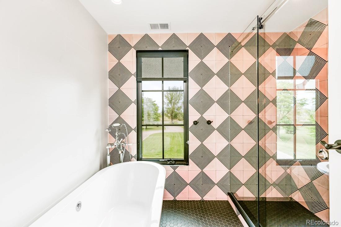 6122 Monarch Road Longmont, CO 80503 - Photo 27 of 40 a spacious bathroom with a sink and a mirror