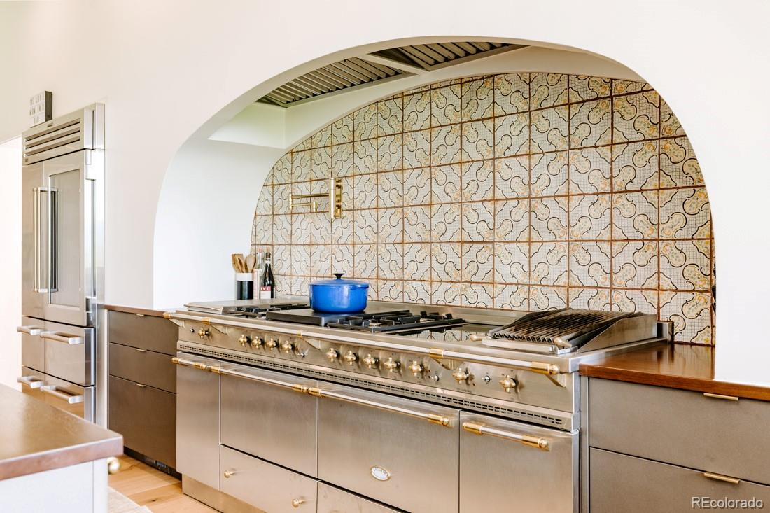 6122 Monarch Road Longmont, CO 80503 - Photo 10 of 40 a kitchen with stainless steel appliances granite countertop a stove and a white cabinets
