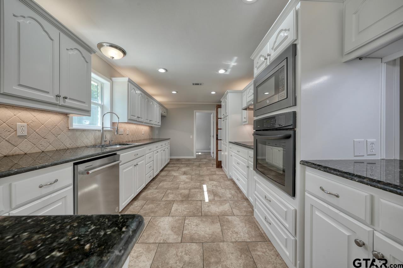 10439 County Road 4150 Tyler, TX 75704 - Photo 11 of 47