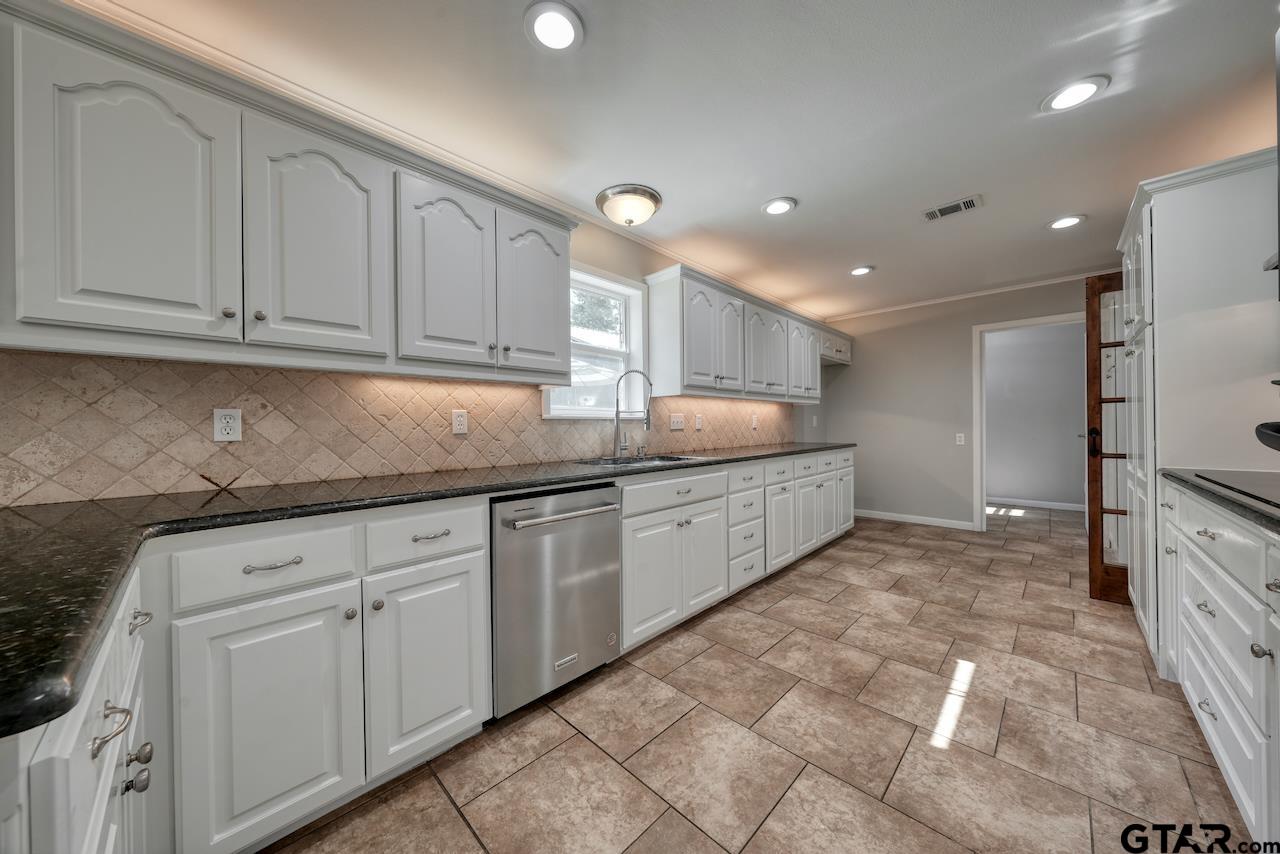 10439 County Road 4150 Tyler, TX 75704 - Photo 12 of 47