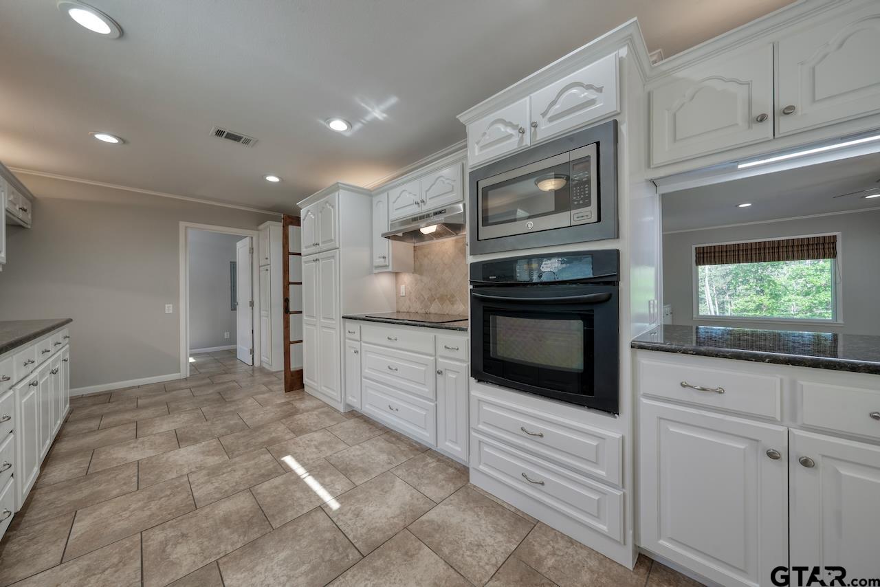 10439 County Road 4150 Tyler, TX 75704 - Photo 13 of 47