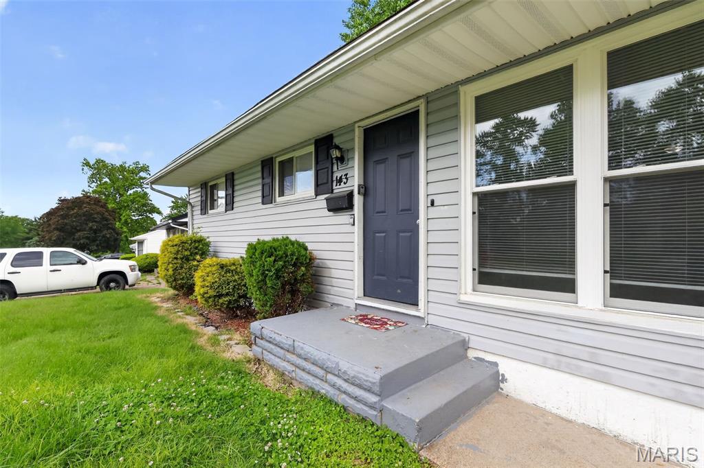 143 Grampian Road St. Louis, MO 63137 - Photo 3 of 30