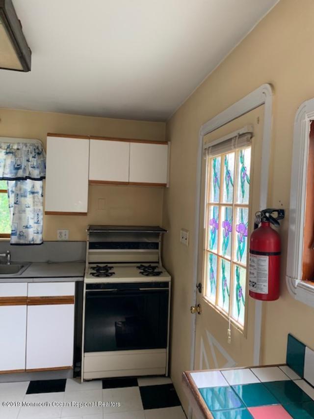 809 Pine Shore Road Toms River, NJ 08753 - Photo 6 of 15 809 pine shore kitchen 1