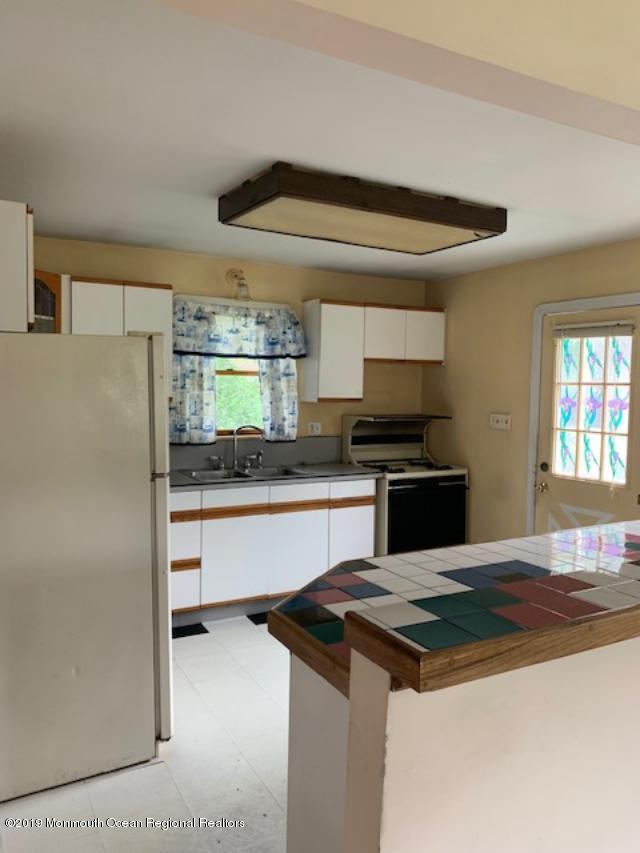 809 Pine Shore Road Toms River, NJ 08753 - Photo 7 of 15 809 pine shore kitchen 3