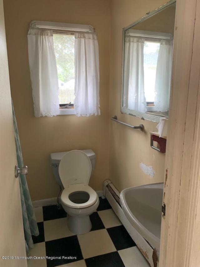 809 Pine Shore Road Toms River, NJ 08753 - Photo 9 of 15 809 pine shore bathroom