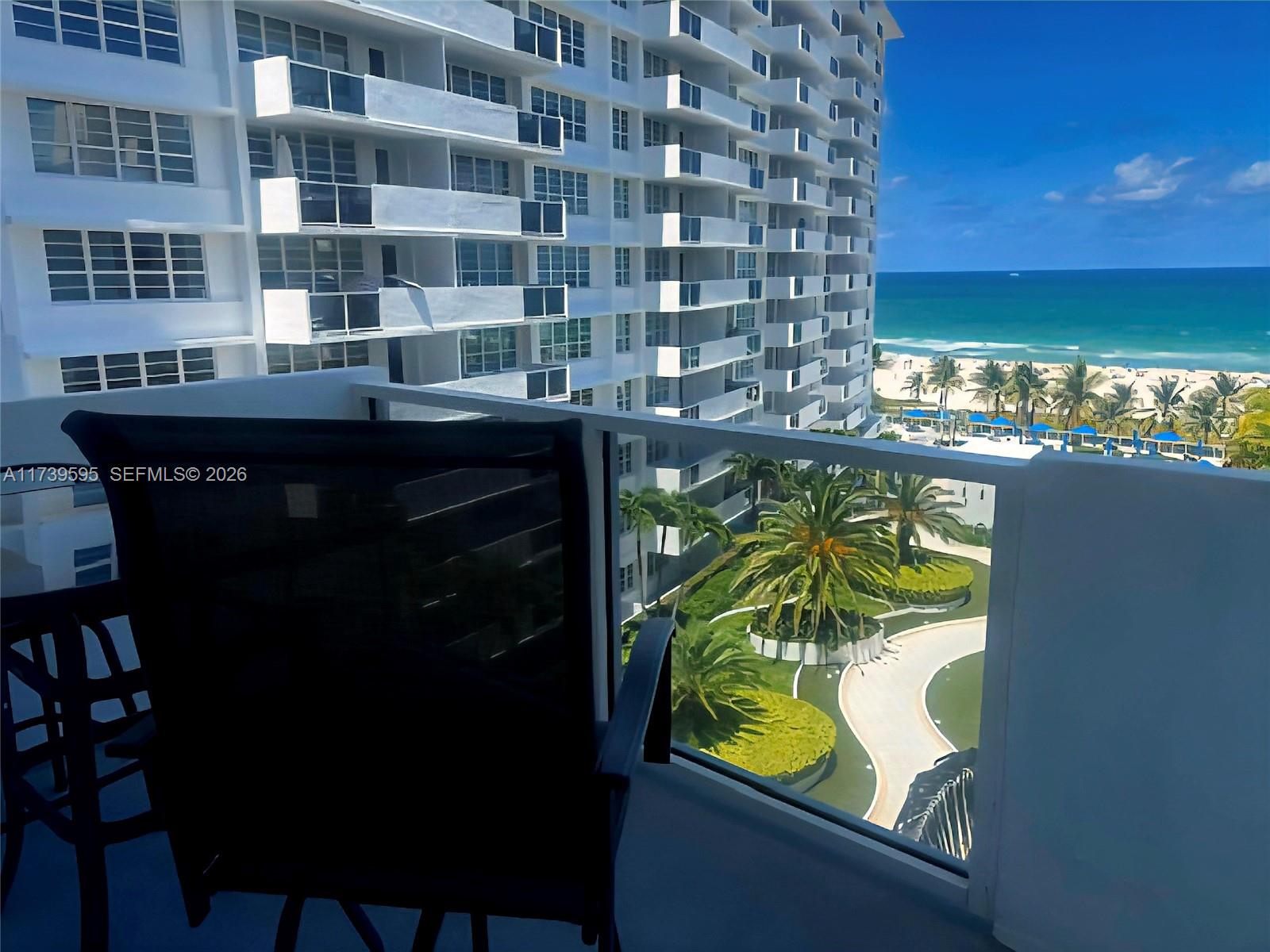 100 Lincoln Road, Unit 821 Miami Beach, FL 33139 - Photo 13 of 33 a bathroom with a bathtub