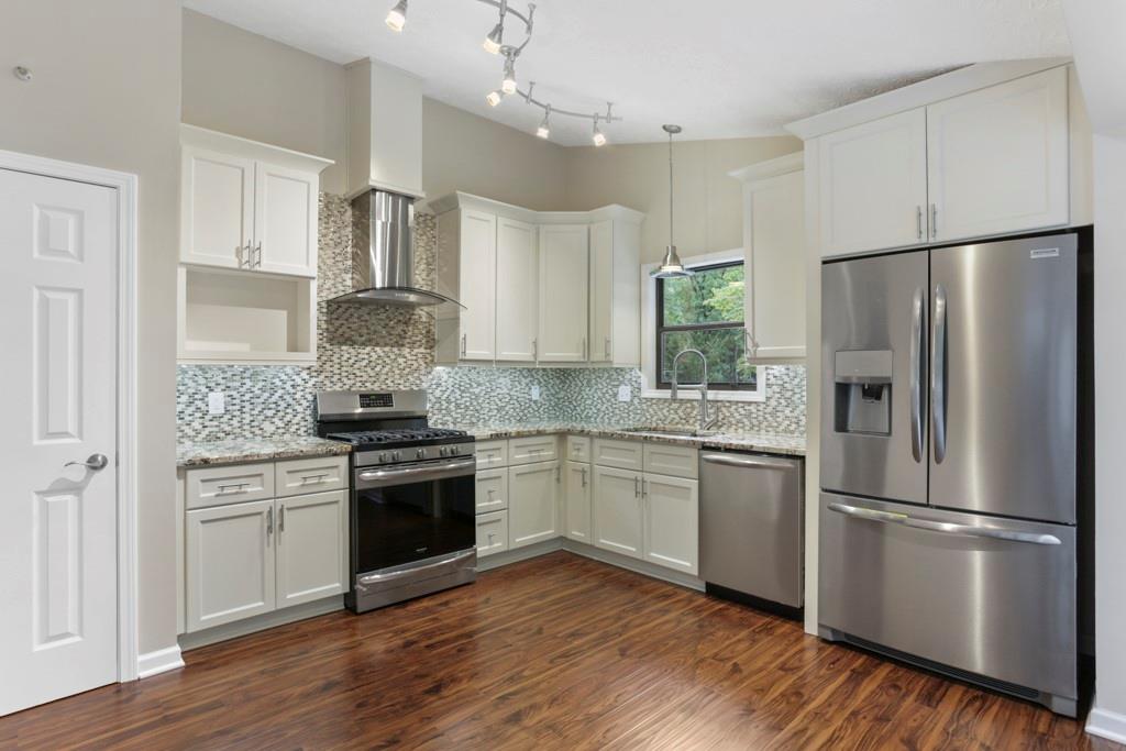 Gorgeous all new kitchen with 42" cabinets with soft close doors and drawers. Granite countertops, stainless appliances 5 burner gas range with stainless and glass hood.