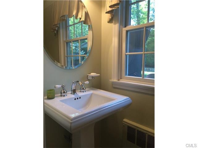 204 Tokeneke Road Darien, CT 06820 - Photo 12 of 31 12