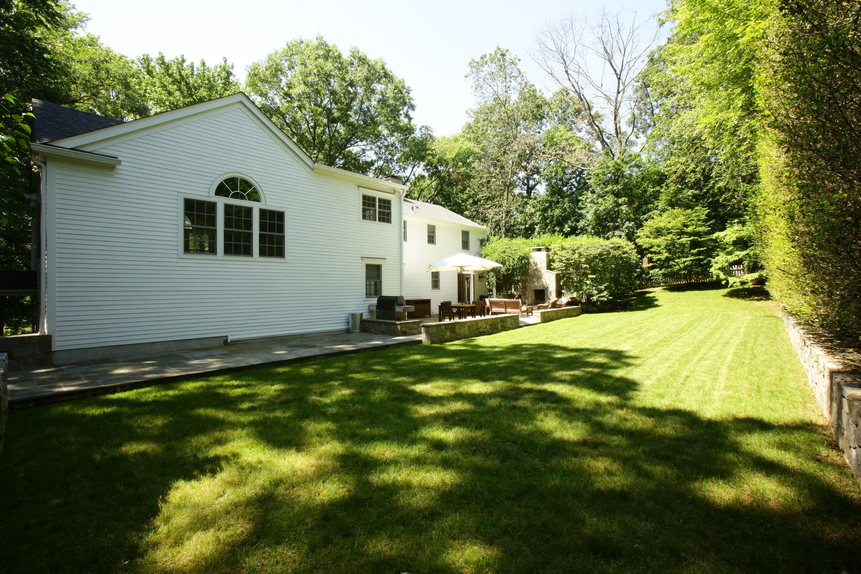 204 Tokeneke Road Darien, CT 06820 - Photo 2 of 31 KVON9089