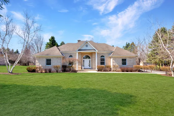 $674,000 | 8950 371st Avenue, Randall, WI 53181