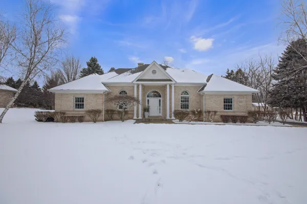 $689,000 | 8950 371st Avenue, Randall, WI 53181