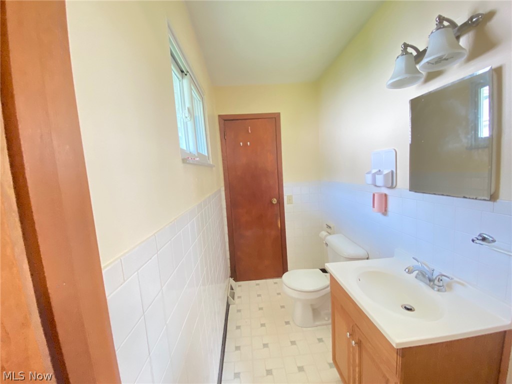 2746 Graham Road Stow, OH 44224 - Photo 12 of 26 Half bath off bedroom