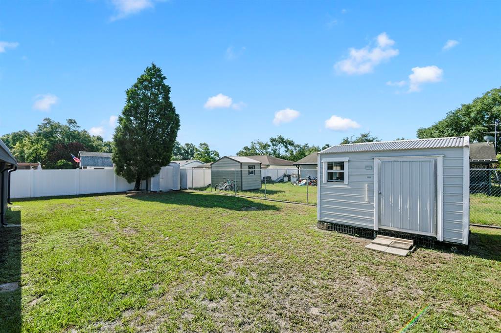 11403 Fillmore Avenue Seffner, FL 33584 - Photo 6 of 33