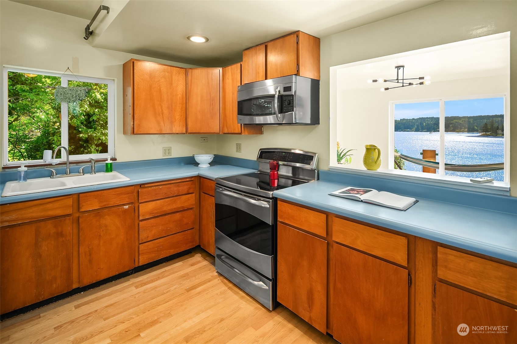 22425 Dockton Road Southwest Vashon, WA 98070 - Photo 10 of 31 Gallery Image 10