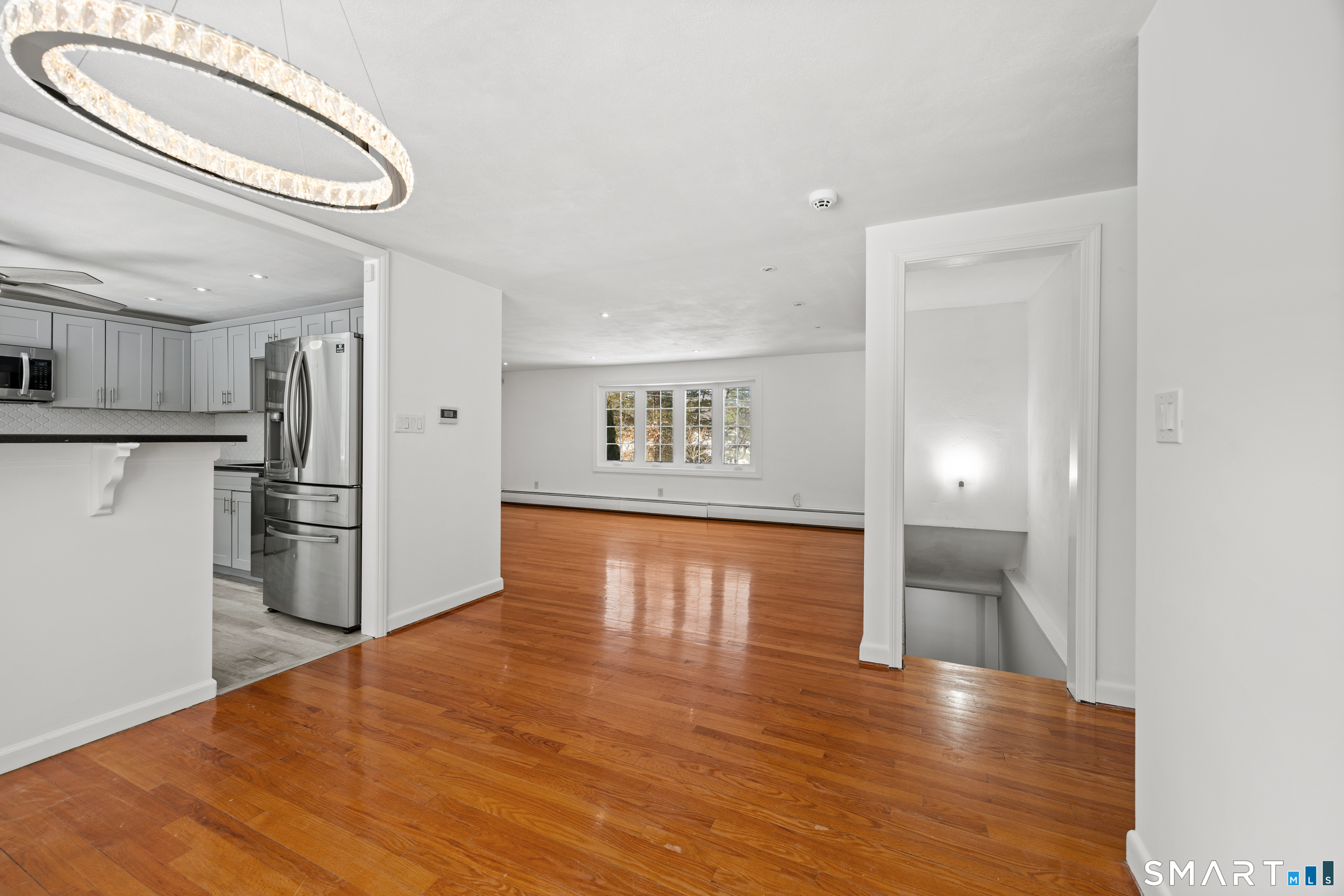 12 Bates Place Hartford, CT 06114 - Photo 6 of 26