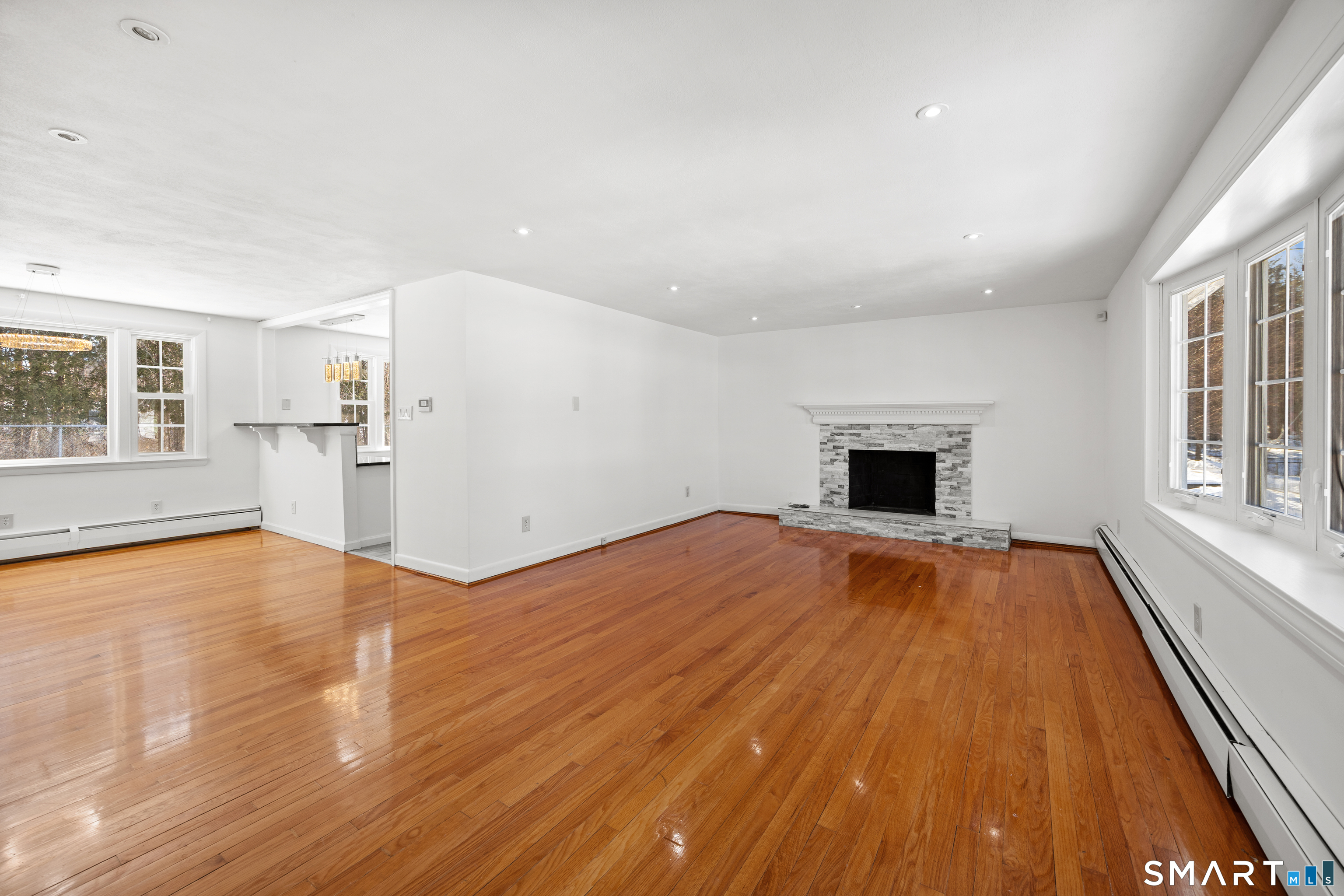 12 Bates Place Hartford, CT 06114 - Photo 8 of 26