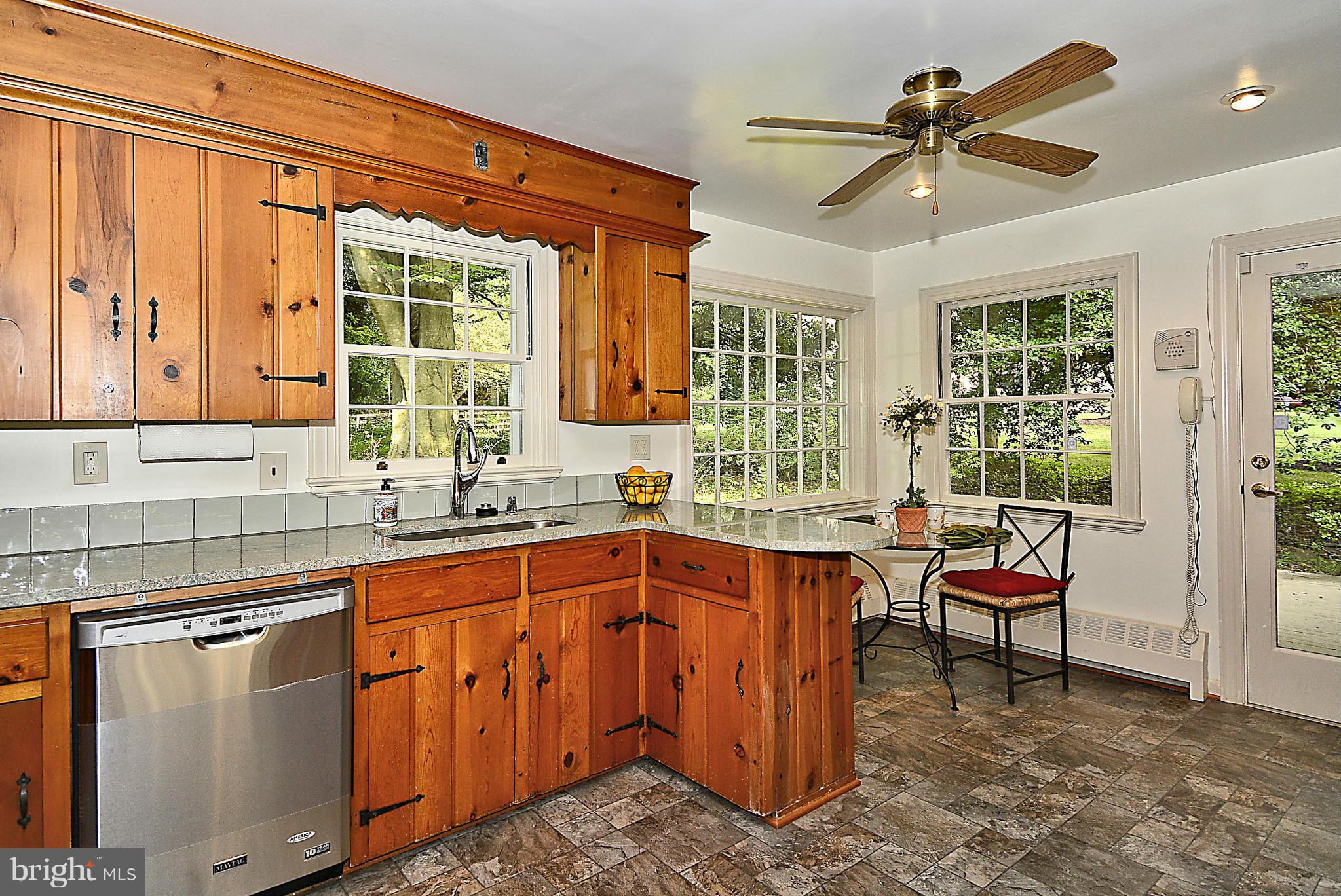 9480 Seven Locks Road Bethesda, MD 20817 - Photo 8 of 30 Eat-in Kitchen