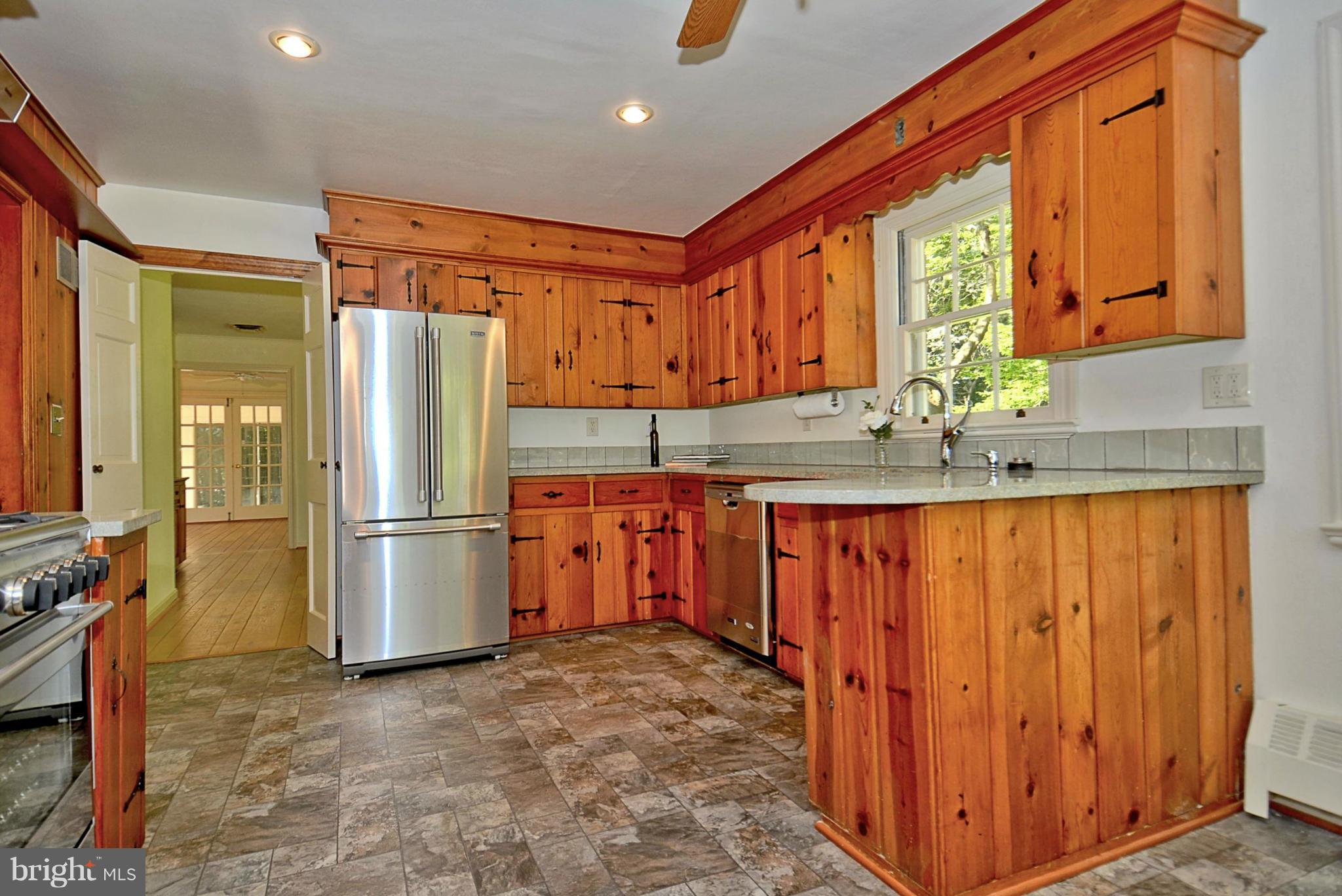 9480 Seven Locks Road Bethesda, MD 20817 - Photo 9 of 30 Eat-in Kitchen
