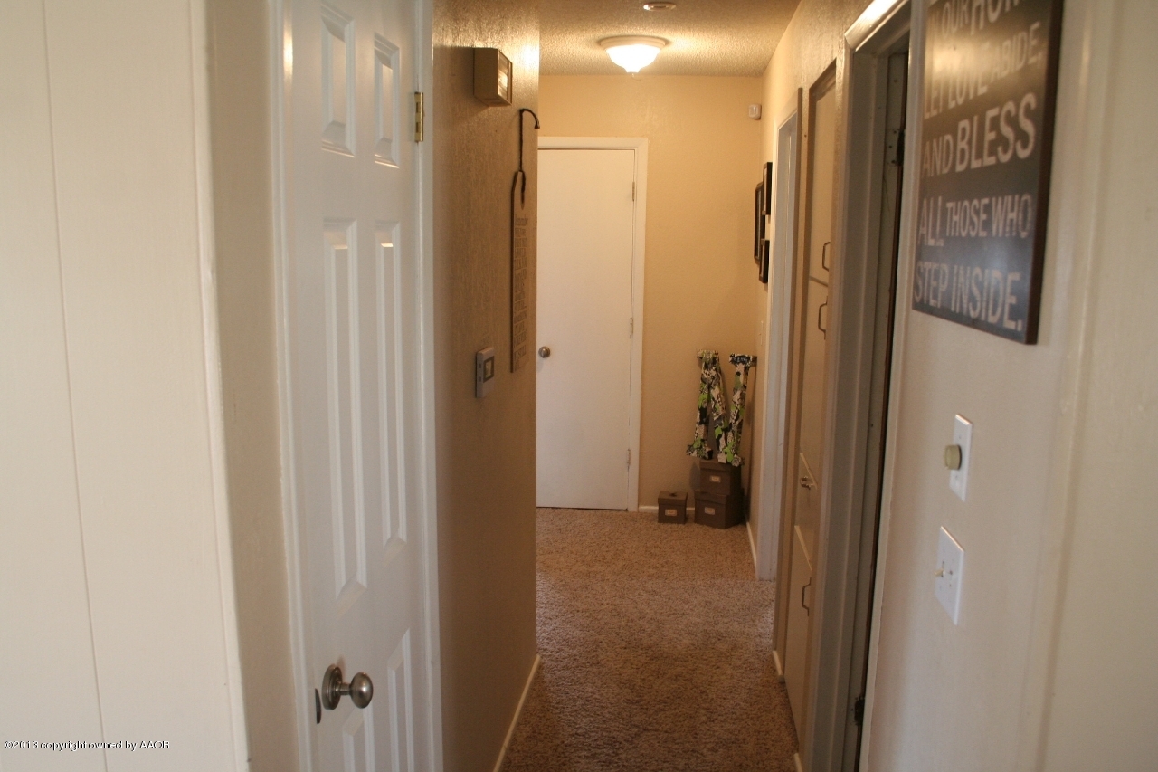 3404 Kingston Road Amarillo, TX 79109 - Photo 8 of 39 Hallway to Bedrooms & Baths