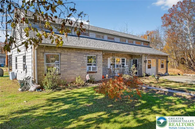 a view of a house with a yard