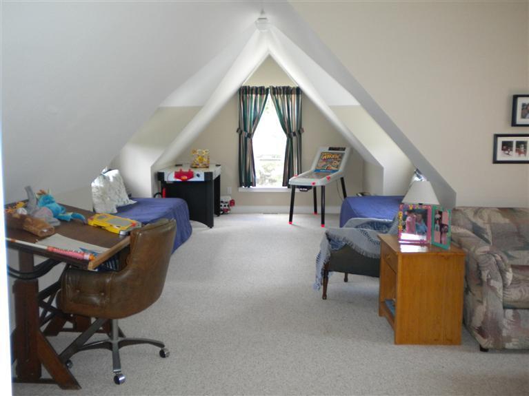 146 Cairn Ridge Road East Falmouth, MA 02536 - Photo 20 of 29 a living room with furniture and a piano