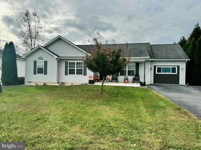 $315,500 | 49 Shuykill Drive, Martinsburg, WV 25403