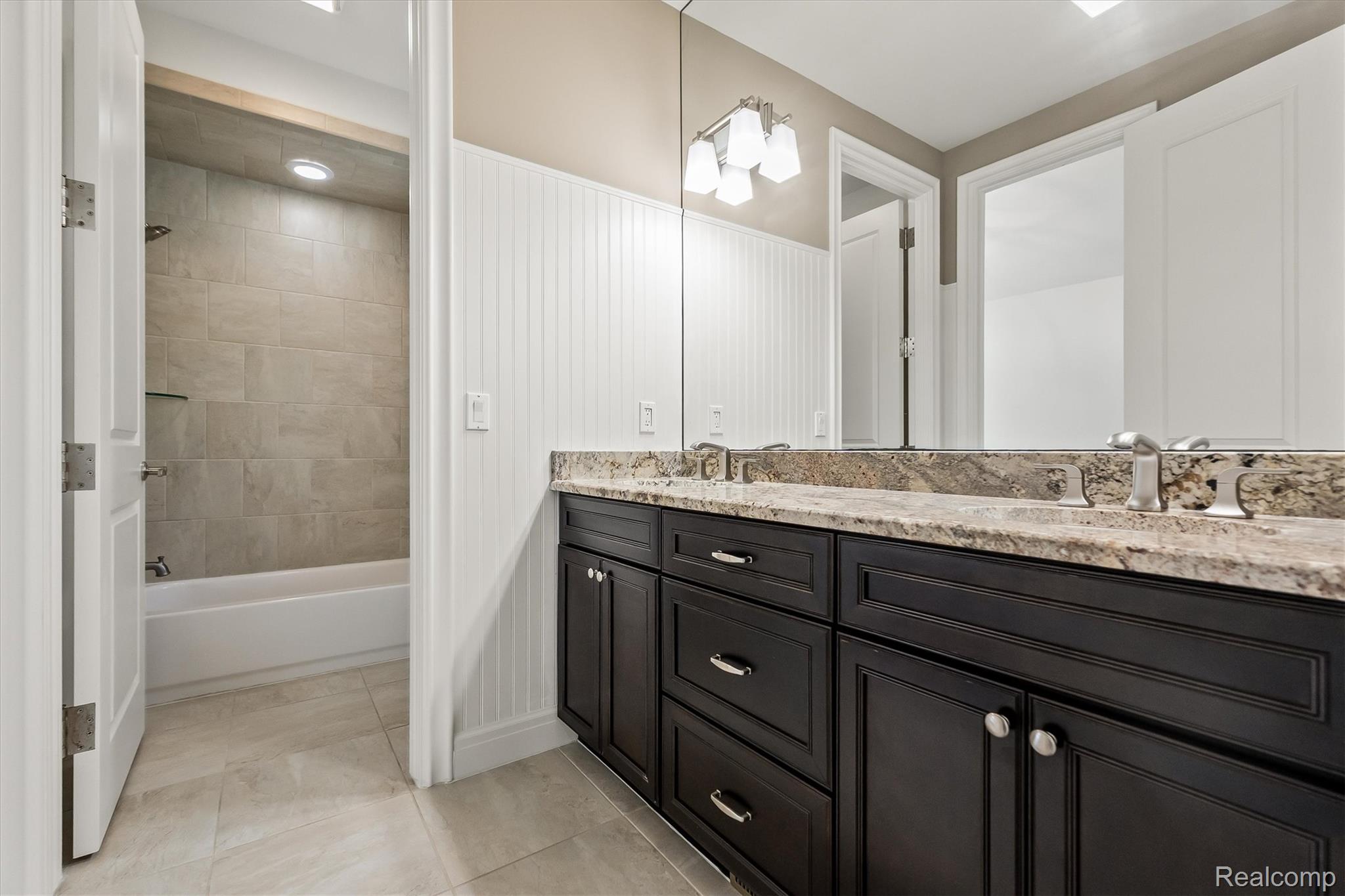 2475 Creekside Court Rochester, MI 48306 - Photo 36 of 91 042-Creekside-54.jpg