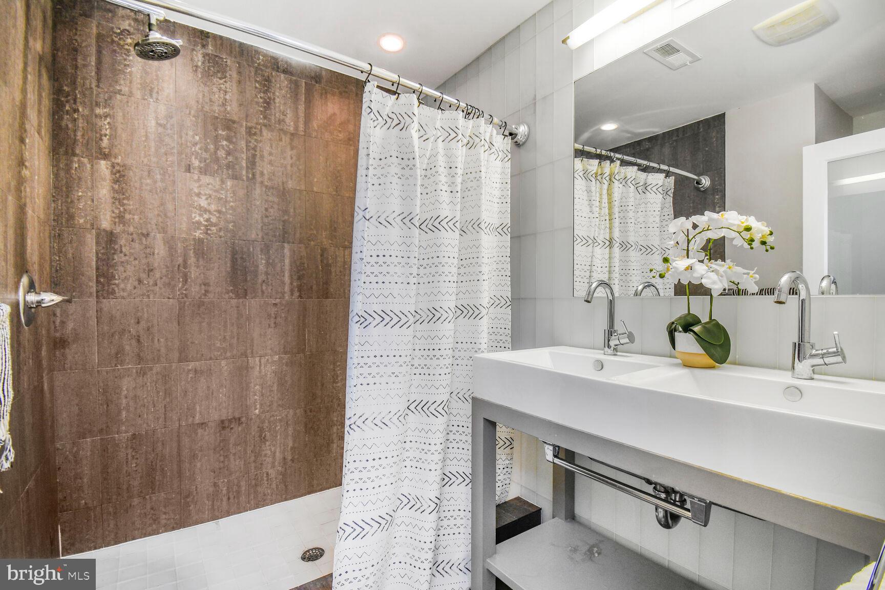 1538 Swann Street Northwest Washington, DC 20009 - Photo 11 of 37 Owner's Unit 2 - Primary Full Bath