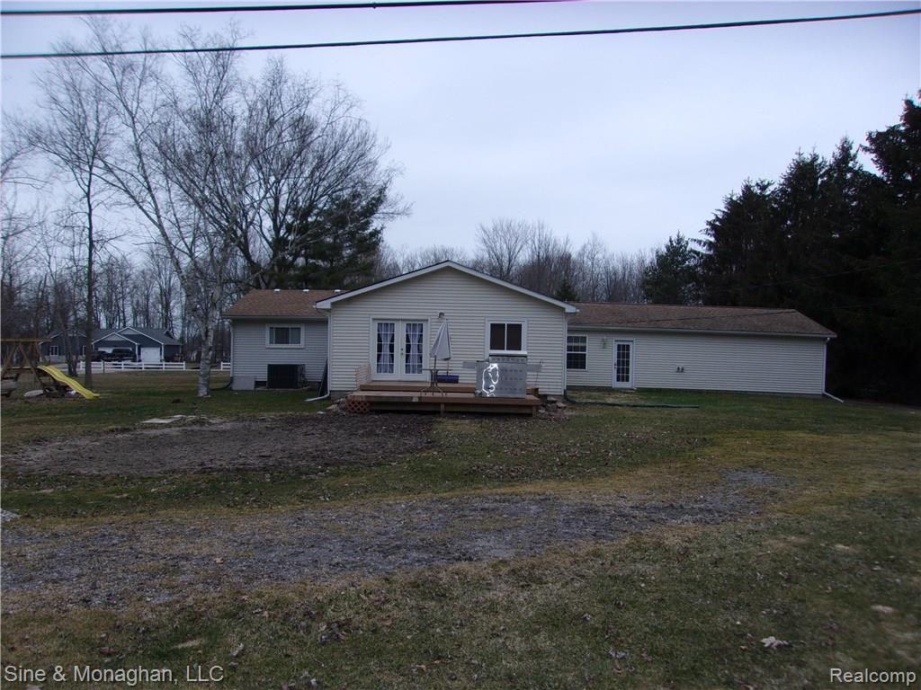 9305 Folkert Road Algonac, MI 48001 - Photo 6 of 31 100_1219.JPG