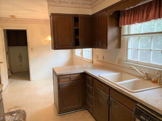 909 Oakview Road High Point, NC 27265 - Photo 10 of 19