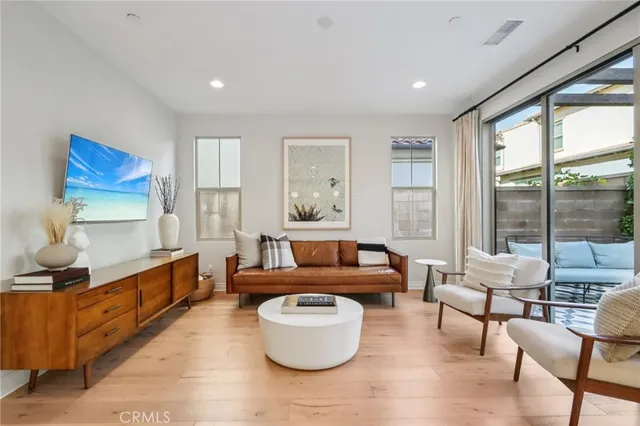 $1,850,000 | 110 Globe, Irvine, CA 92618