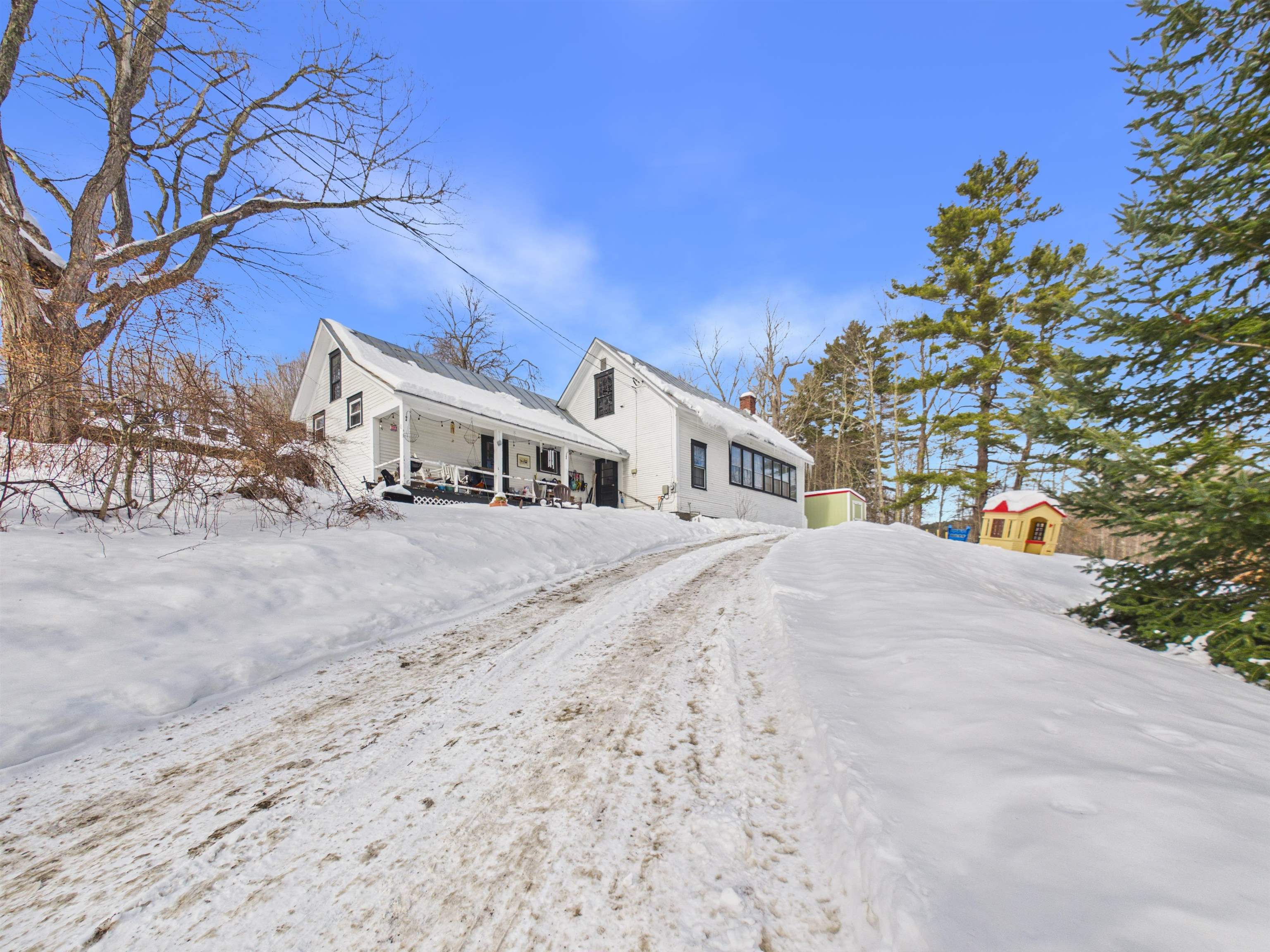 121 Howe Hill Road Pomfret, VT 05053 - Photo 2 of 32