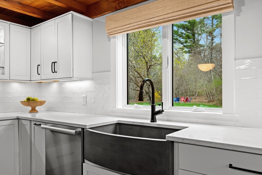 153 Wapping Road Kingston, MA 02364 - Photo 11 of 42 Gallery Image 11