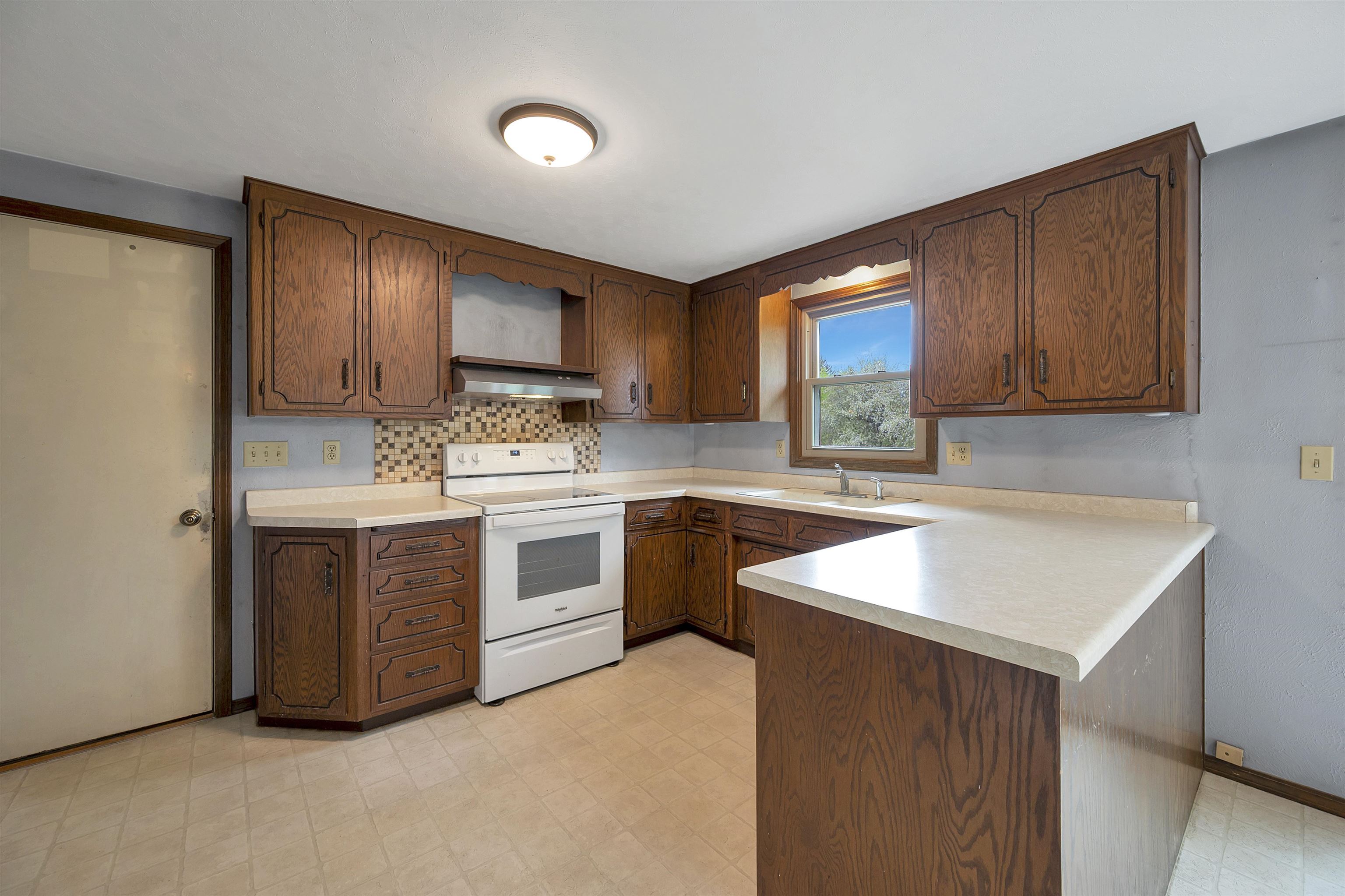 2205 School Road De Pere, WI 54115 - Photo 9 of 48