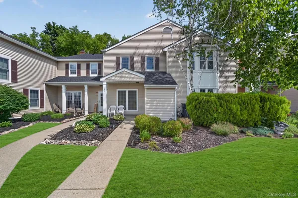 $375,000 | 141 Village Green Court, Warwick, NY 10990